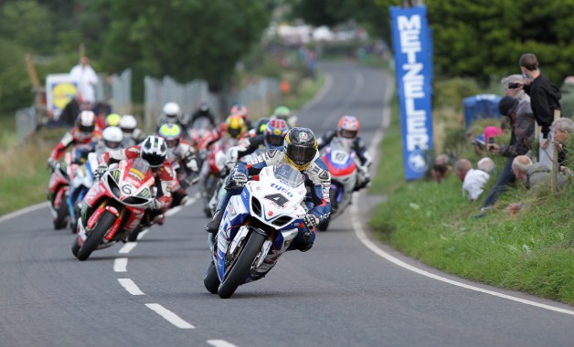 PACEMAKER, BELFAST, 17/8/2013: Guy Martin (Tyco Suzuki) leads the pack through Rock Bends during the 2nd Superbike race at the Metzeler Ulster Grand Prix today. PICTURE BY STEPHEN DAVISON